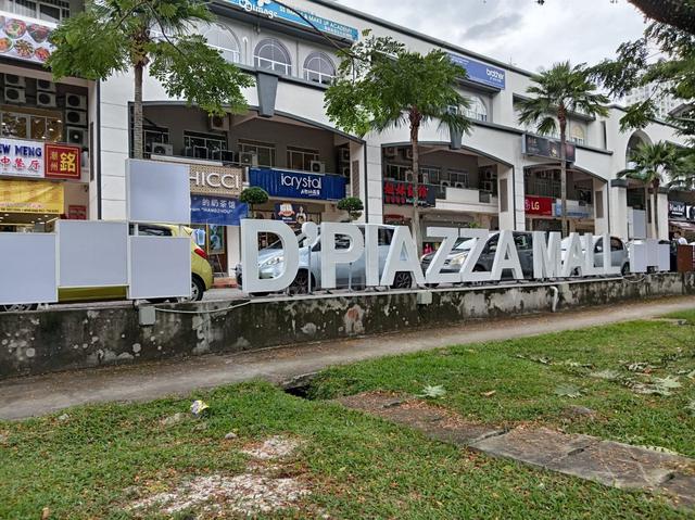 CORNER Ground Floor SHOP D'Piazza D Piazza Mal FullReno near Promenade 1