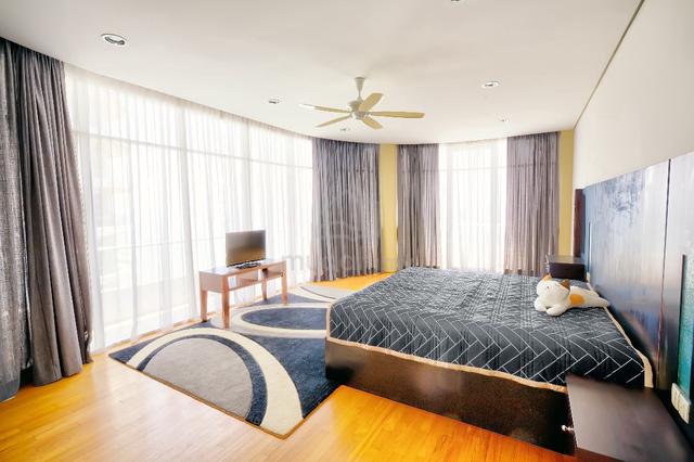 8 Gurney ( The Shore ) 1