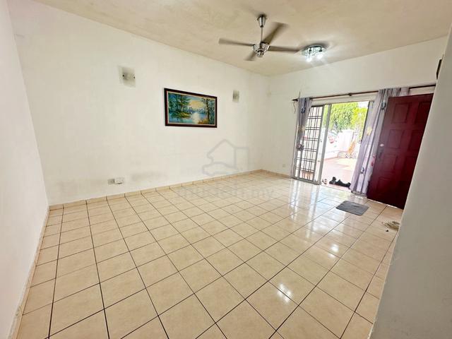 2 sty intermediate house @ BK 5, 22 x75, Partially Furnish, New Paint 1