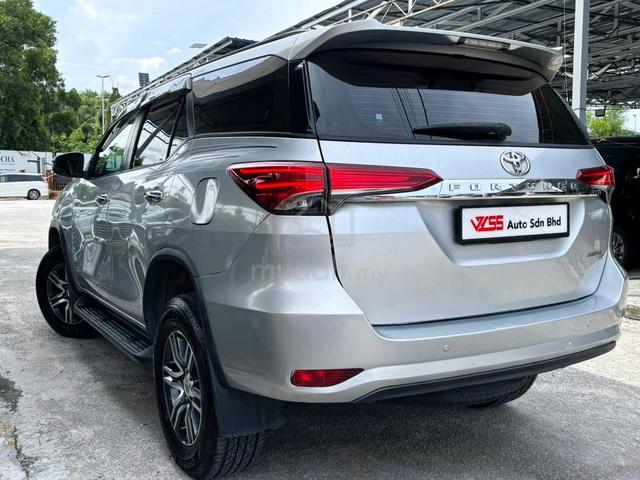 Toyota FORTUNER 2.4 VRZ 4x4 FullService Toyota 2.8 - 2