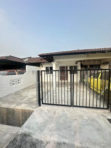 Newly Refurbished house : Bandar Tasik Kesuma (Nice Unit) 1