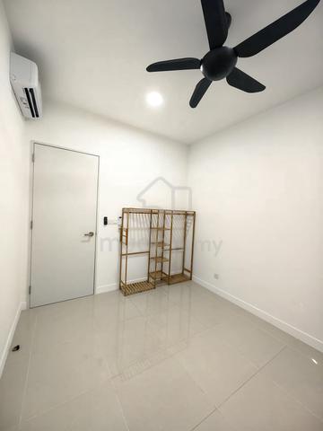 Emerald Hills 4