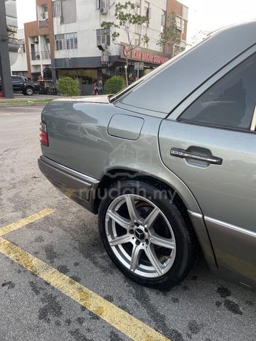1995 Mercedes Benz W124 230E 2.3 (A) - 4