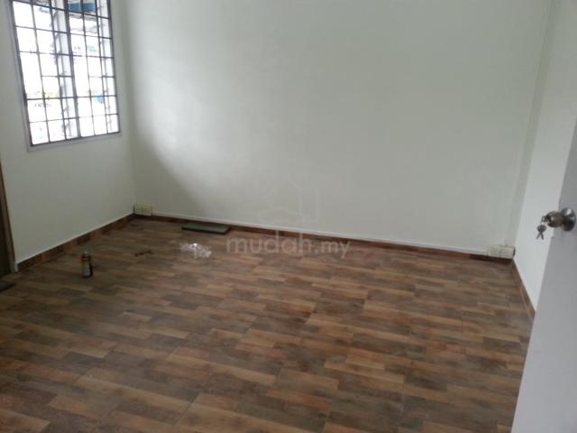 1.5 Storey House in Bandar Puchong Jaya Jalan Kenari near IOI Mall 1