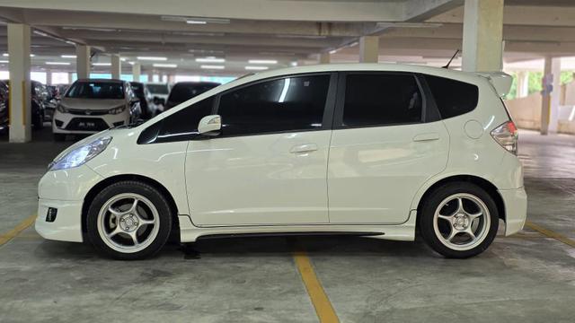 2013 Honda JAZZ 1.3 HYBRID FACELIFT (A) Hatchback - 2