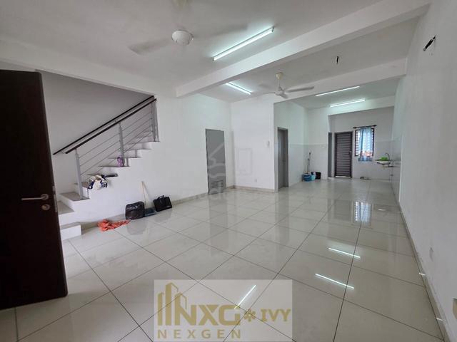 BELOW MARKET !! 20x65 4R3B Phase 30 Double Storey House Bandar Botanic 1