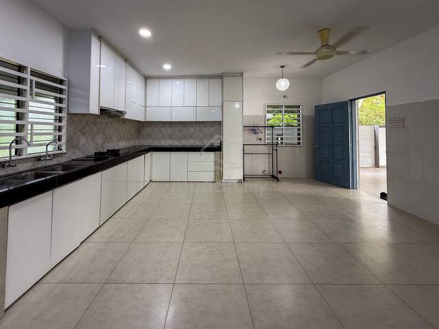 Corner Lot Rumah 2 Sty Bandar Saujana Putra SP8 Untuk Dijual Renovated 1
