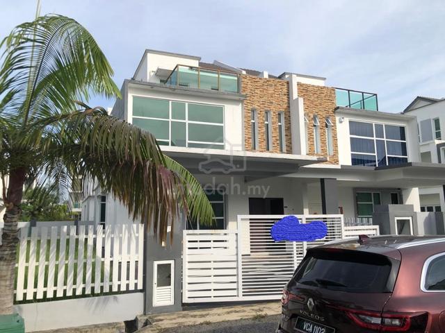 Taman Klebang Utama, 3 storey semi d renovated 5r4b unit for sale 1
