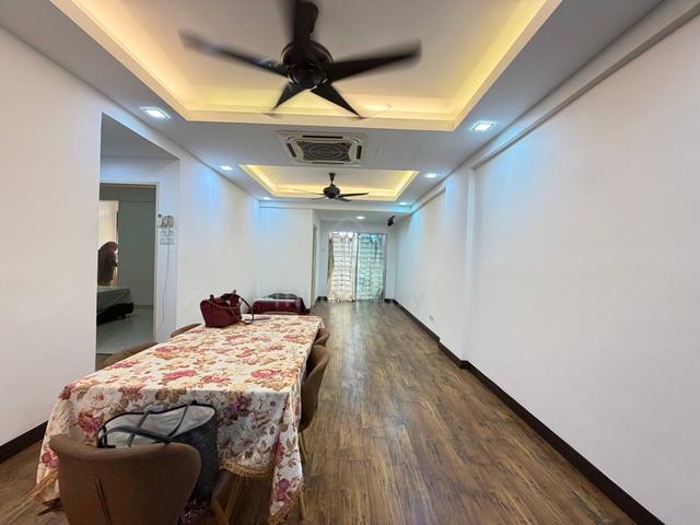 Nilam Puri 1