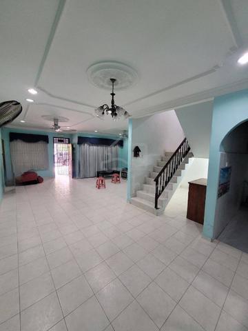 Rumah 2-tingkat Xhadap apa2 depan rumah Taman Sri Kluang for SALE! 4