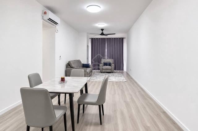LakeFront Residence 1
