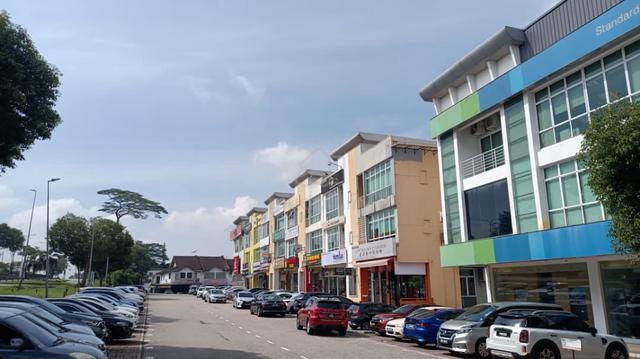 Taman Molek - 3.5 Storey Shop For Sale 1