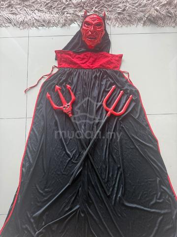Devil Halloween Costume Set (Cape, Mask & Tridents - photo 4 of 6