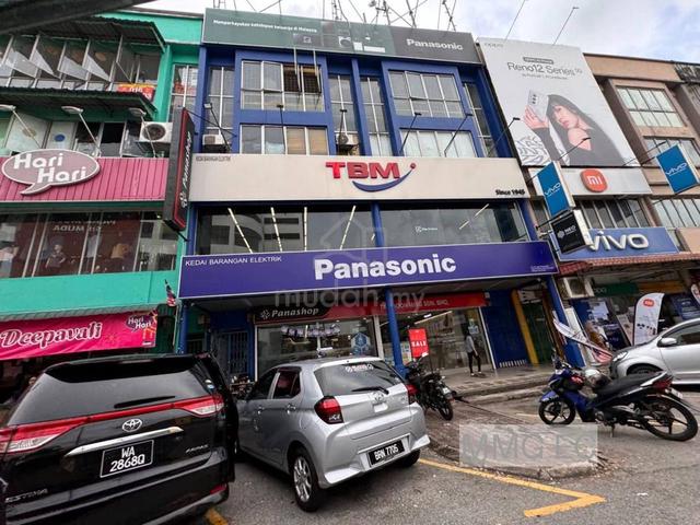 Prime Locationš„4 Storey ShopLot - Taman Sri Muda, Seksyen 25 For Sale 1