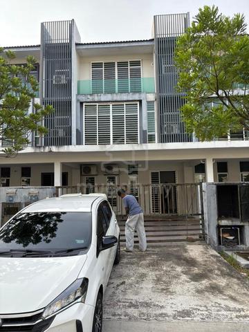 Bangi Avenue 7 3-Storey Terrace House for rent 1