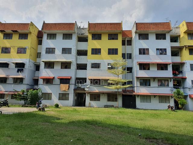 Rumah Pangsa Batu Berendam 1