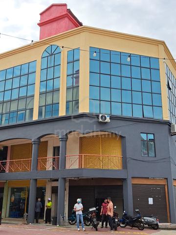CENTREPOINT CORNER GROUND FLOOR BELOW MV STRATEGIC location 1