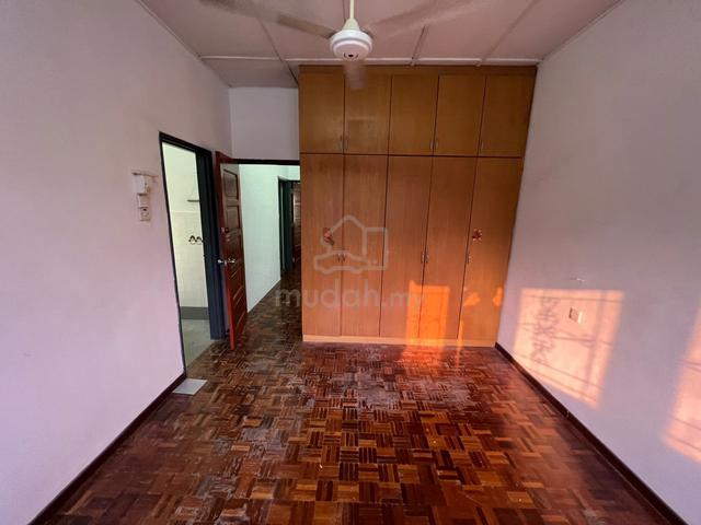 Puchong Tk 2 Taman Kinrara Seksyen 2 Storey House Kitchen Renovated 1