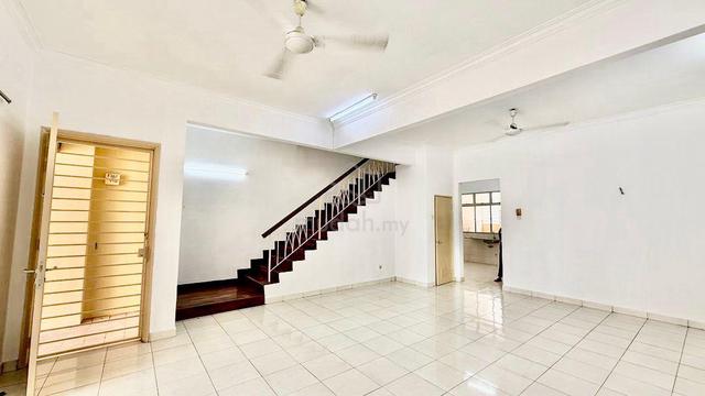 Well maintained 2sty linked house Bayu Kemuning Utama Shah Alam 1