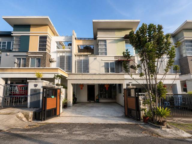 Renovated & Extended 3 Storey House @ Taman Sri Putra Sungai Buloh 1