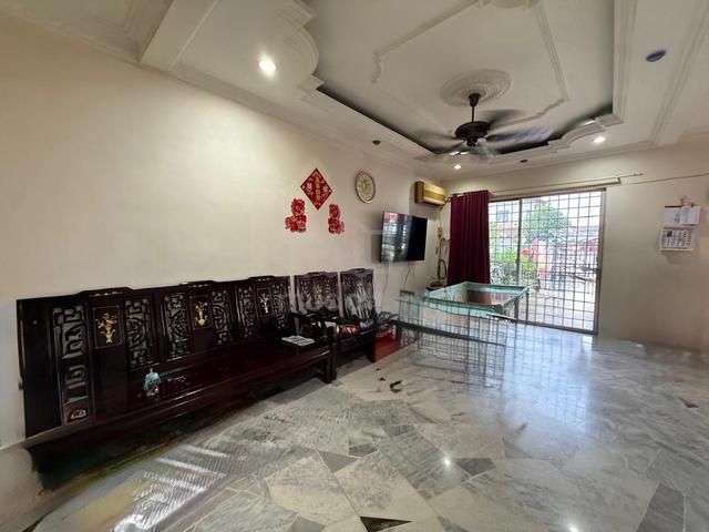 USJ 6 2sty Renovated Within LRT Taipan vicinty and Commercial area. 1