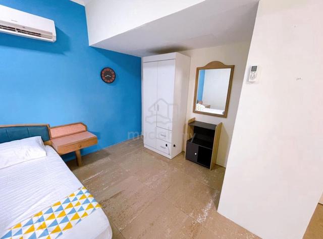 Extra Large corner Master Room Bandar Sunway 4
