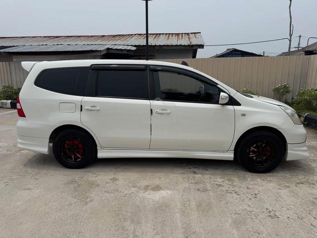 nissan grand livina tiptop - 4