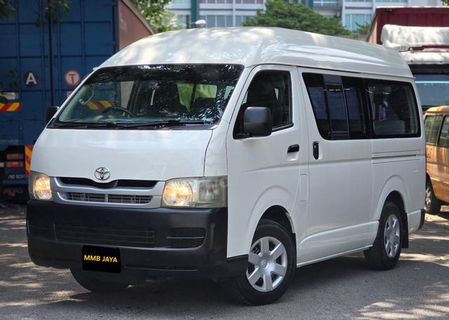 Toyota Hiace KDH200 2.7 Petrol (M) Window Van - 3