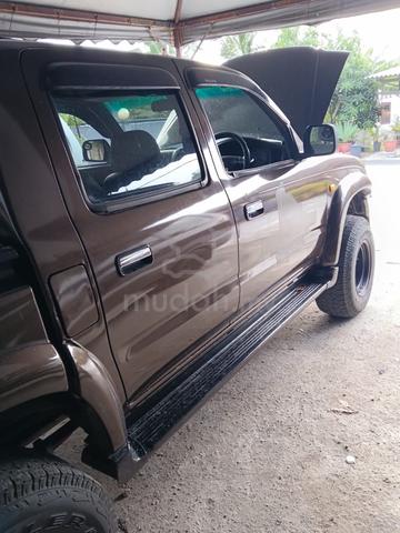 2004 Toyota HILUX 2.5 SR TURBO MY03 KDN190 (A) - 2