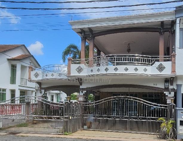 Spacious fully renovated 2 Storey semi D The heart 1