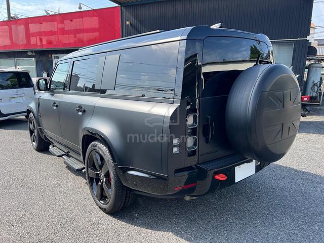 2025 Land Rover Defender 130 X  3.0 Captain's Seat - 4