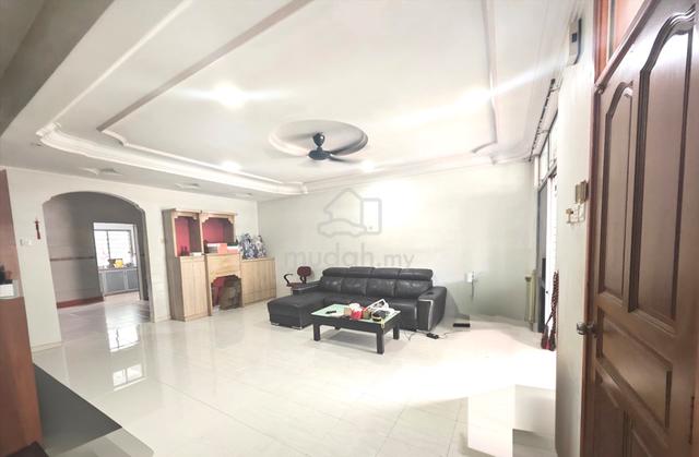 Taman Bukit Indah. Double storey terrace house. Near to jusco. 1