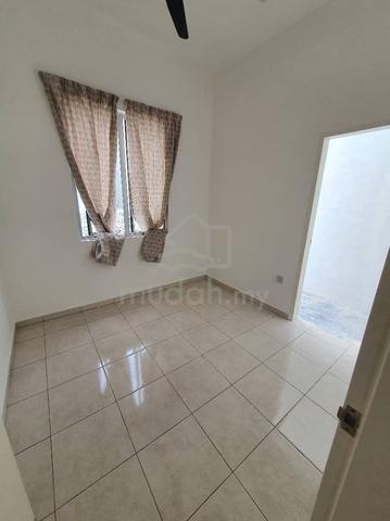(End lot )Tiara Sendayan New Single Storey House Labu for RENT 4