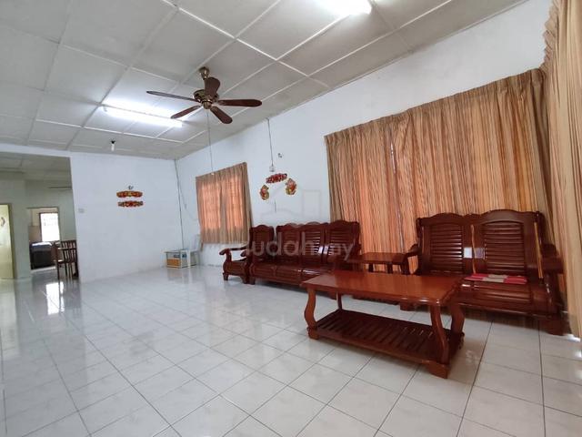 Bandar Puteri Jaya Single Storey Semi D Fully Furniture House For Rent 1