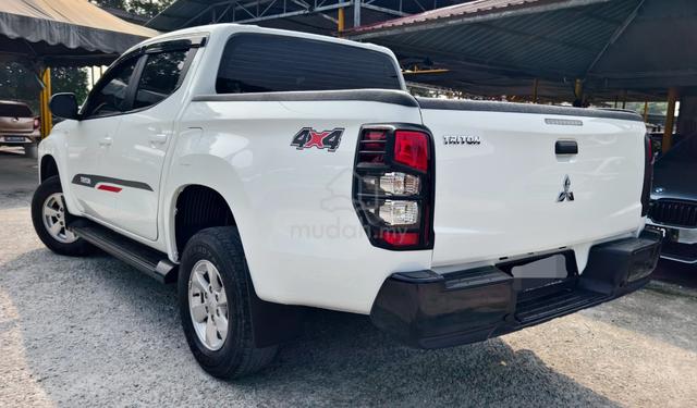 2023 M.TRITON 2.4 VGT MY19 L200 boleh loan kedai - 2