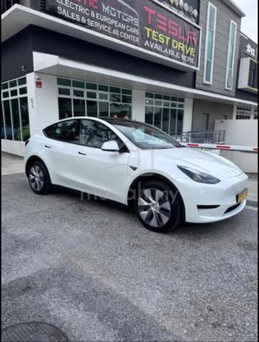 Tesla Model Y RWD 2023 With Tesla Warranty - 2