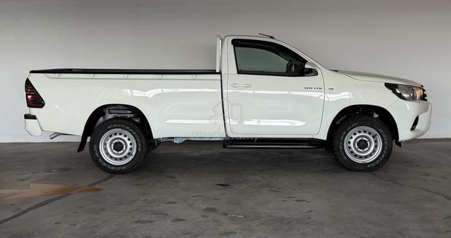 2023 Toyota HILUX 2.4 MT FACELIFT II F*LOAN - 3