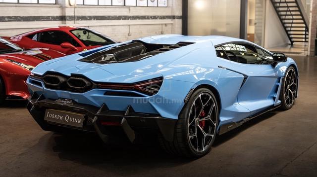 2024 Lamborghini Revuelto CARBON PACK / LOW MILES - 2