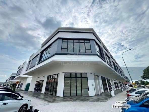 Hot Areaš„Mainroad CORNER 2 Sty Shop Lot For Rentļ¼Bukit Tinggi 1 Klang 1