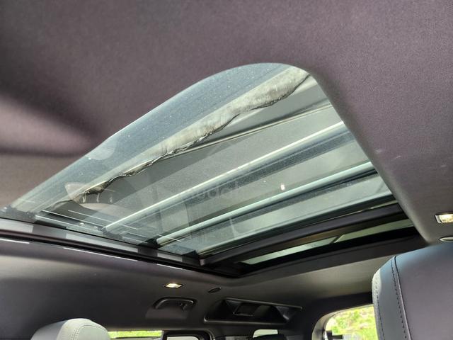 2023 Land Rover Defender P300 Digital Meter P/Roof - 4