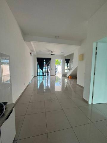 R2K/Lucas Lee/Double Storey/Eco Tropic/ 4B/PF/For Rent 1