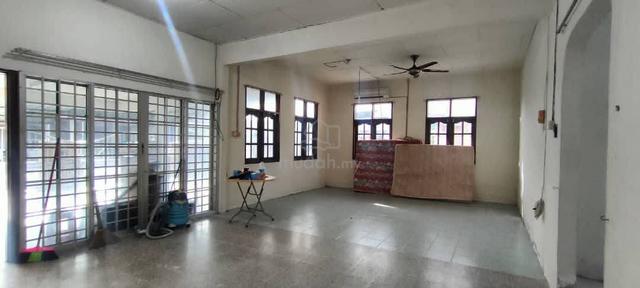 Rumah di tengah Bandar Kangar 1