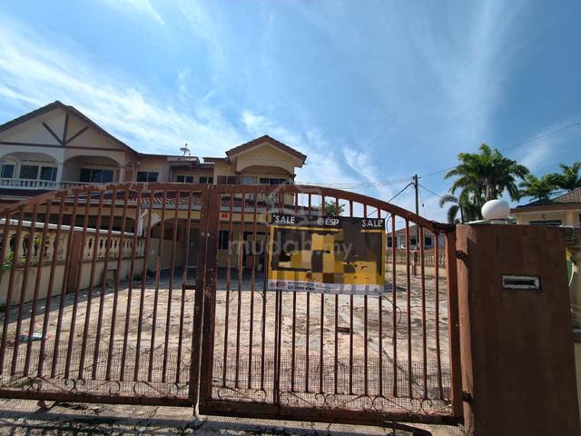 Cornerlot Teres Dua Tingkat Alor Akar 1