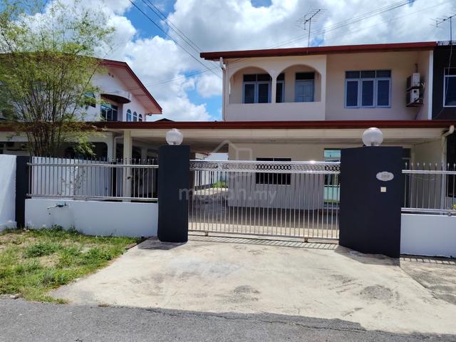 Double storey detached house for rent 1