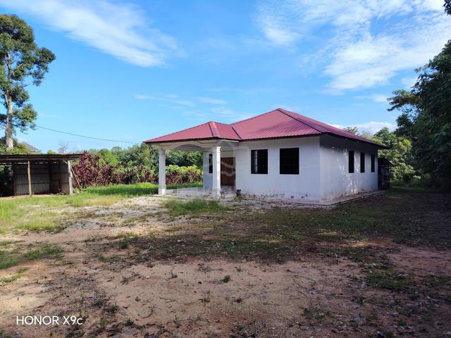 Banglo di Kampung Gelugor Gambang 1