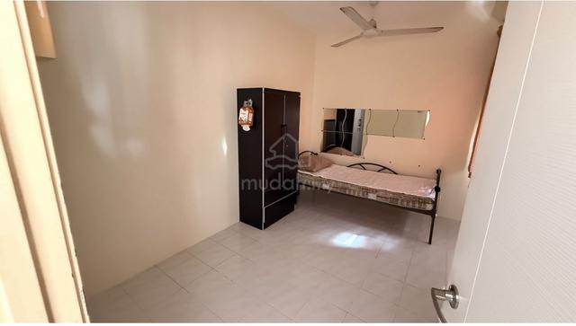 Master Bedroom + Shower + Parking in Sg. Ara 1