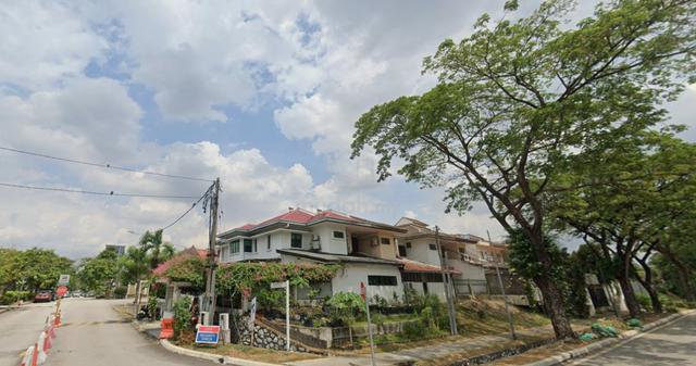 2.5 storey corner terraced house @ Bandar Utama, PJ Good Condition 1