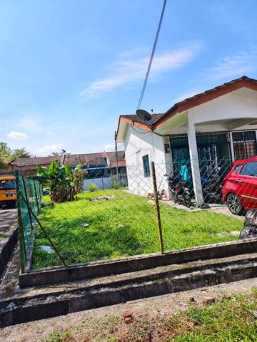 Rumah Teres Setingkat Corner Lot @ Taman Gadong Jaya Labu Sendayan 1