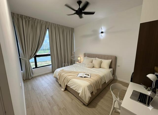 Spacious Low Density Peaceful Condo Master Room 1