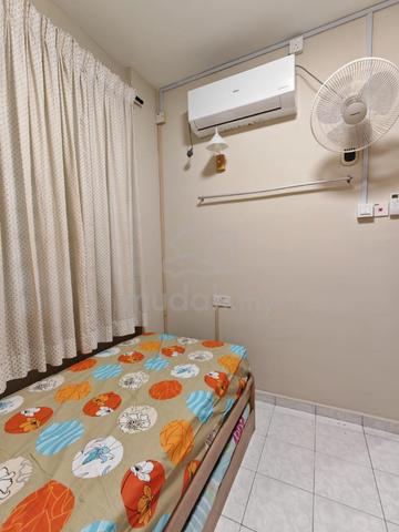 Private Air-Cond Room with Wifi near Queensbay, Full Furnished 1